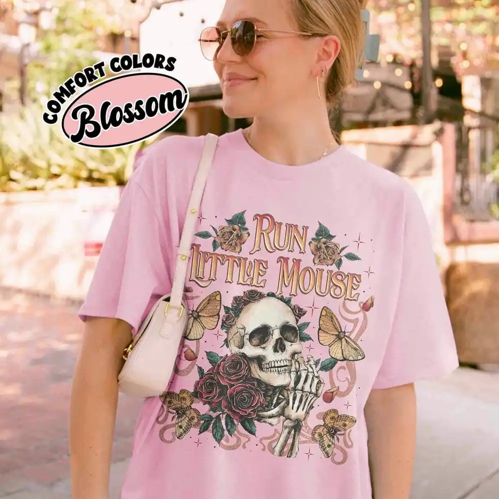 Run Little Mouse Comfort Rose Skeleton Unisex Top Dark Romance Book Lover ของขวัญ Vintage Dark Academia Bookish เสื้อ Streetwear
