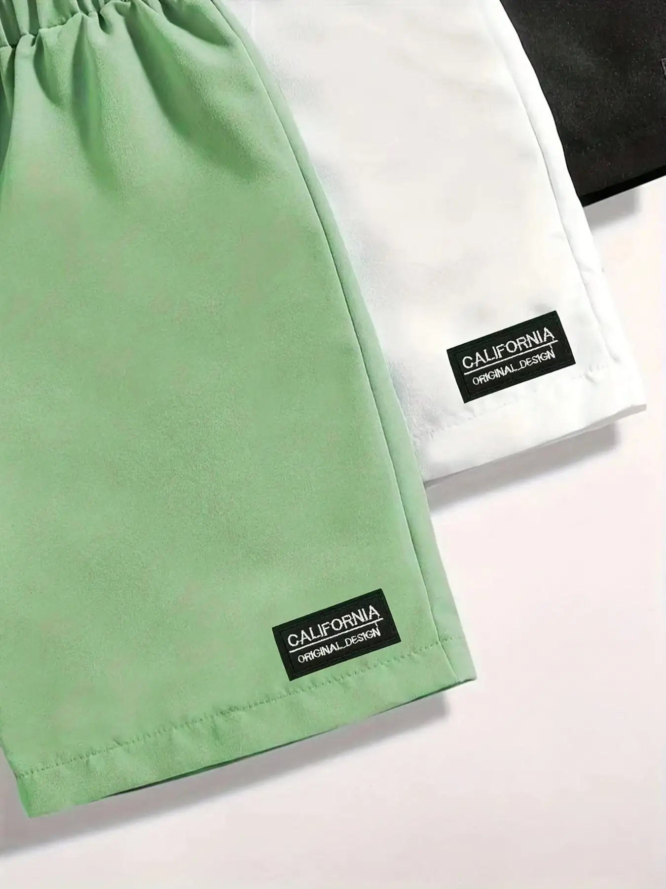 3 Sommer-Freizeitshorts für Jungen, sportlich, dehnbar, einfarbig, mit Etikettenaufnäher, modisches Geschenk – Detail 6