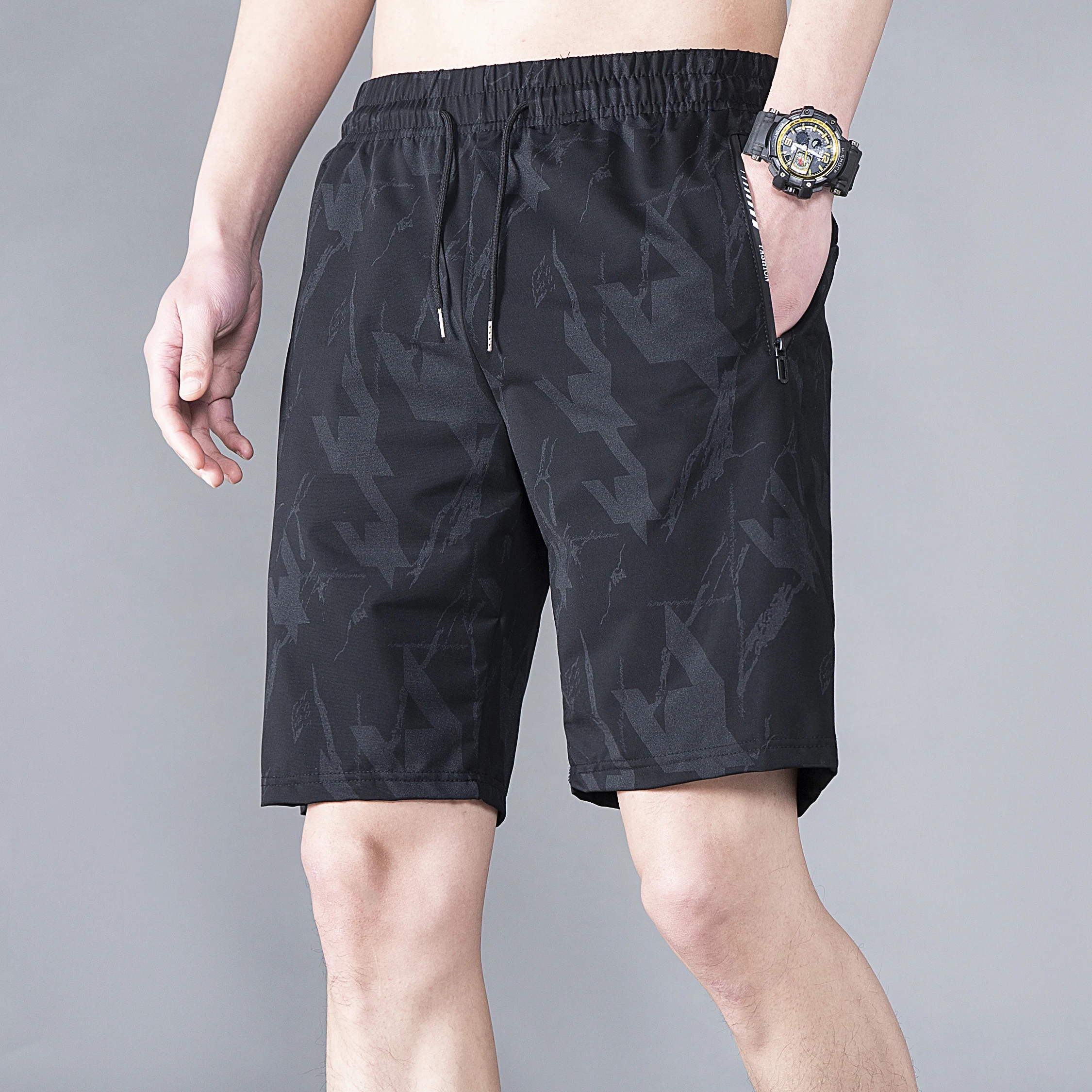 

Men Geometric Pattern Sports Shorts Zipper Pockets Drawstring Elastic Waist Loose Fit Jogging Outdoor Casual 5 Inch Workout Shor