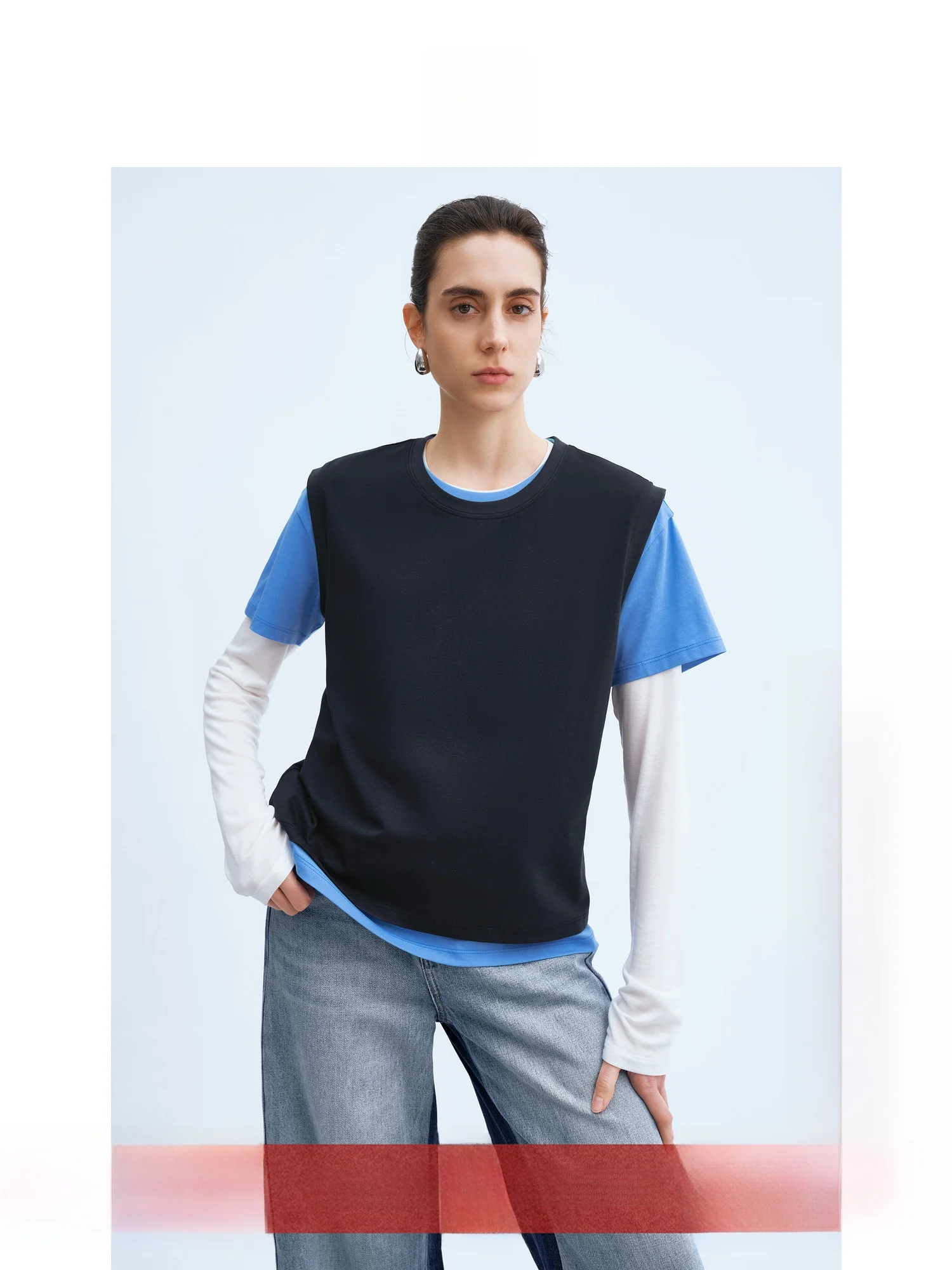 قميص نسائي قصير الأكمام من HS، تصميم ربيعي جديد كلاسيكي برقبة مستديرة وألوان متباينة، طبقة أساسية عصرية من مزيج القطن