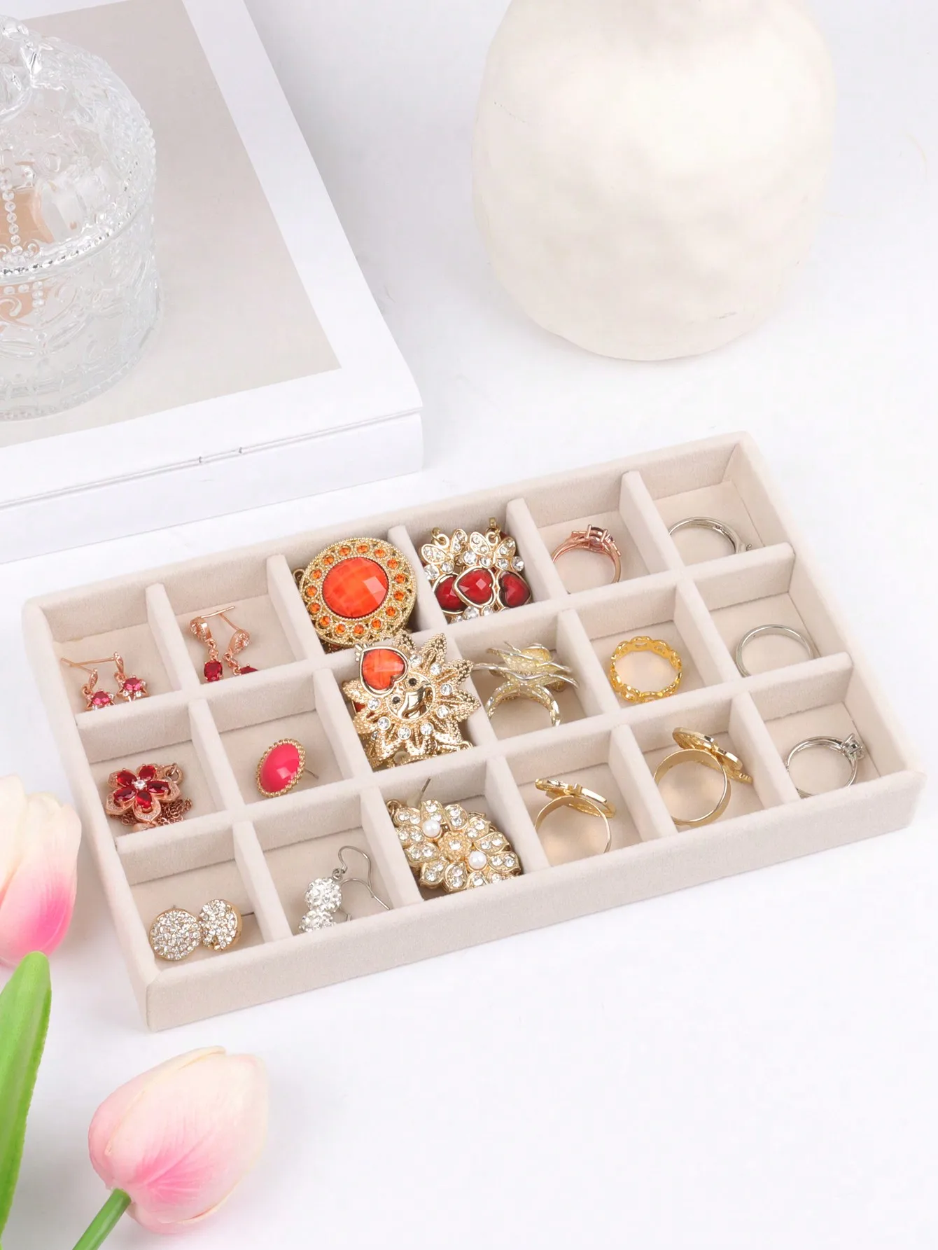 

Роскошный бежевый бархатный поднос для ювелирных изделий с 18 отделениями для колец, серег, браслетов, ожерелий и больших дисплеев для хранения