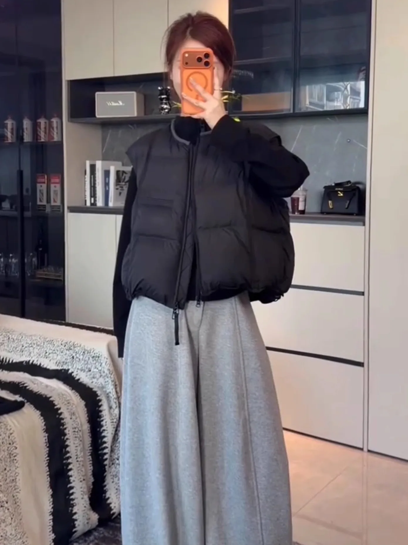 

Женский короткий пуховый жилет из белого утиного пуха, осенне-зимний, новый стиль, свободный крой, модный, маленький размер, с подплечниками, верхняя одежда