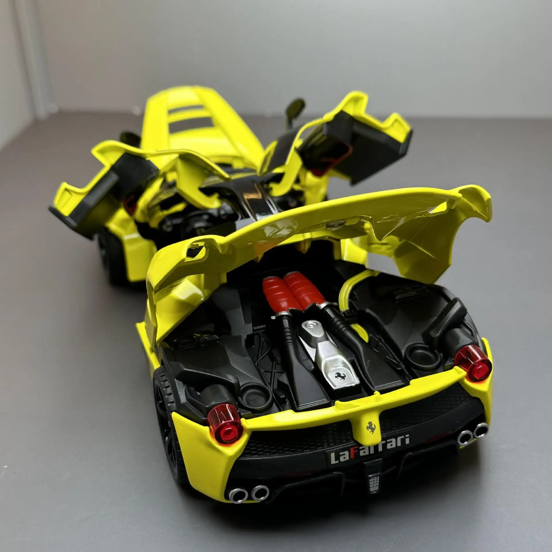 รถสปอร์ตรถของเล่นโลหะเฟอร์รารี่ Laferrari 1:22รถเก็บรวบรวมโมเดลรถยนต์รถของเล่นสำหรับ E181เด็ก
