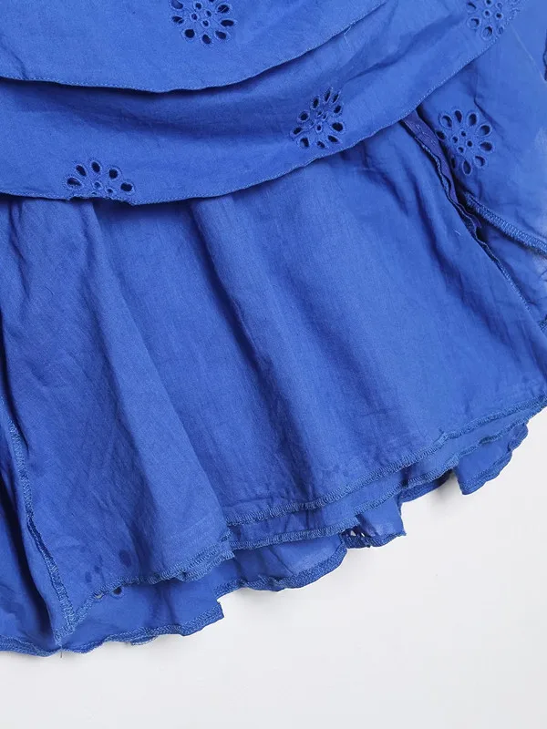 Vestido Curto F de Verão com Decote em V, Alças Finas, Decoração em Camadas e Saia Godê de Cintura Alta - Modelo Sem M...