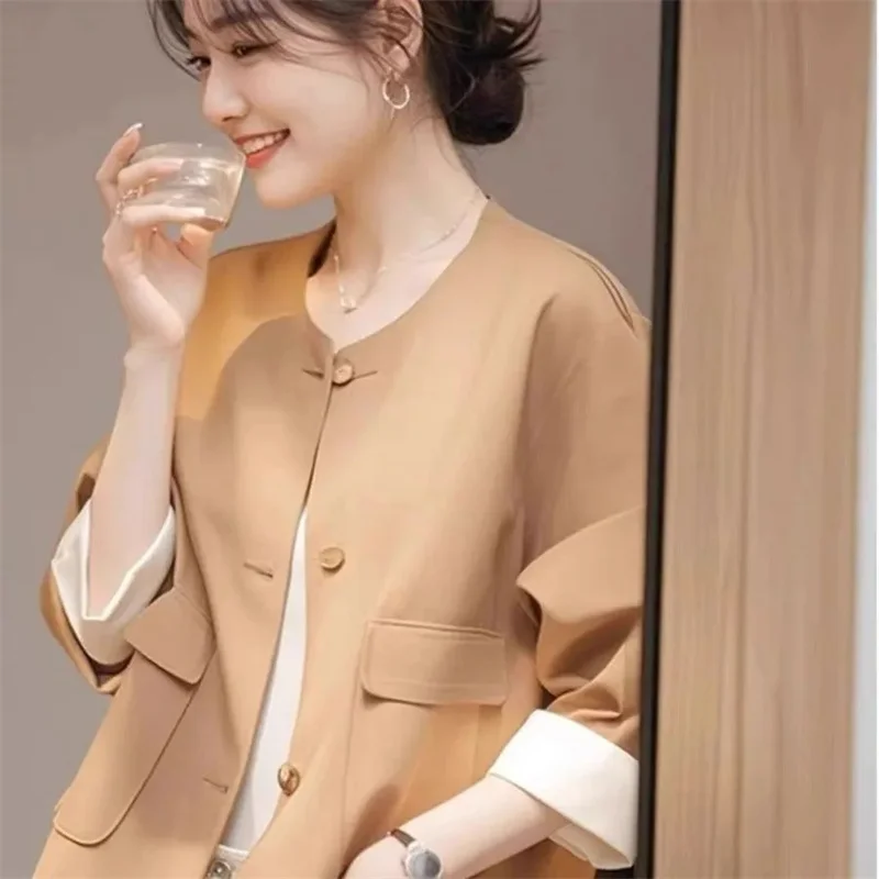 

Новая женская укороченная куртка-жакет на весну-осень 2026 года, модная повседневная модель с круглым вырезом, цвет хаки