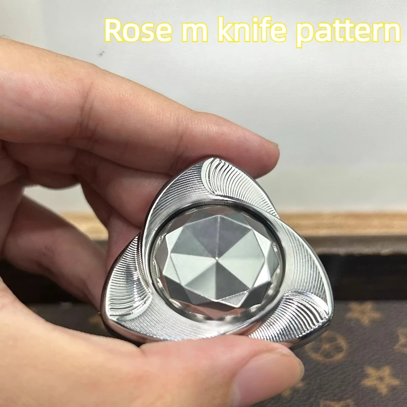 FYEDC Rose Simple Three-Blade Stainless Steel Fingertip Spinner - A Stress Relief Toy with A Smooth Feel and Fast Spin.