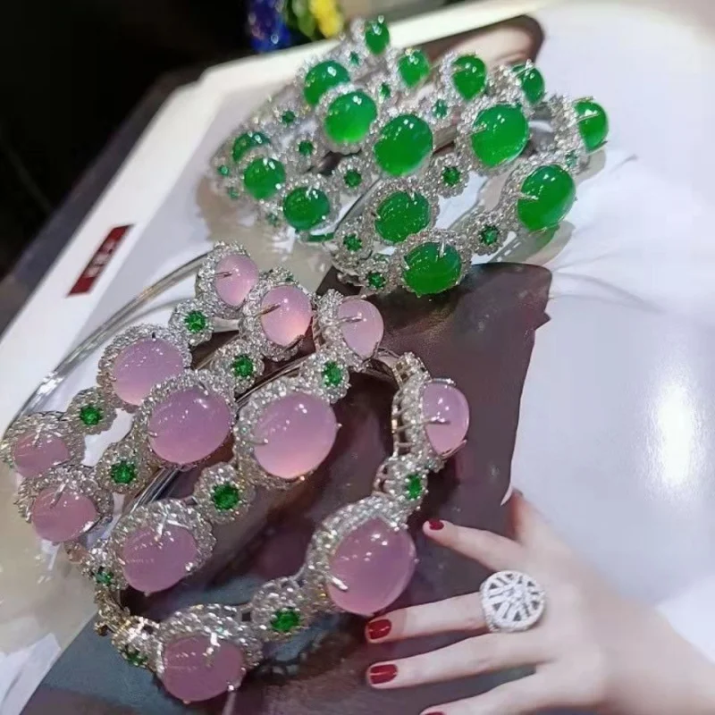 حجر اليشم الفضي عالي الجليد ، الزمرد الأخضر الكامل ، سوار الأم العقيق الأبيض