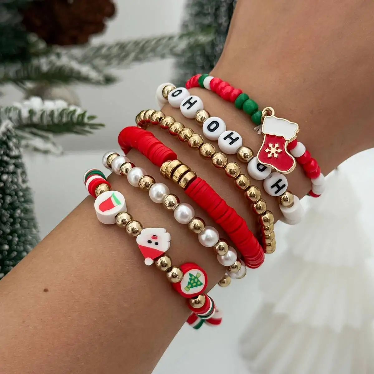 

KunJoe 6pcs/set Christmas Series Tree Santa Claus Pendant Bracelet Women Cute Stackable Bead Chain Bracelet 2026 New Year Gift