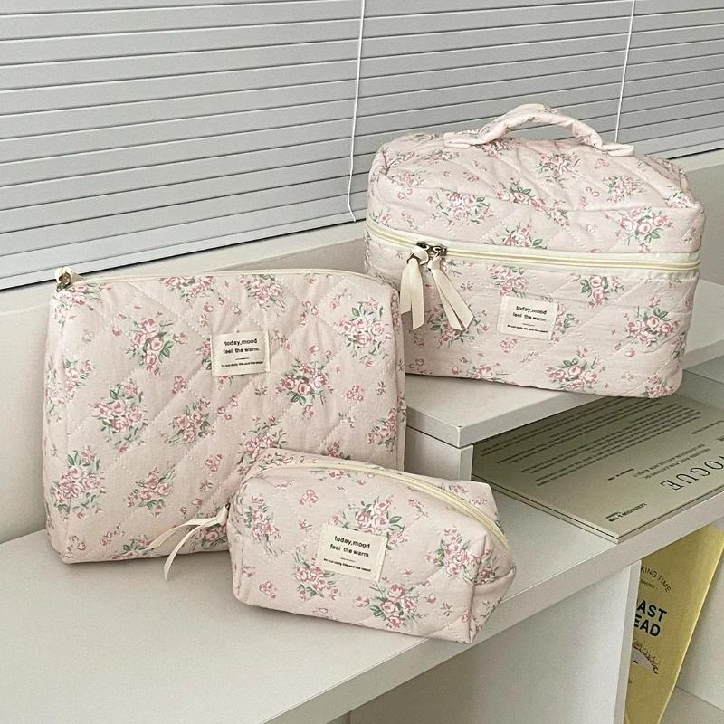 

Pink Rose Quilted Makeup Bag Portable Cosmetic Storage Pouch Bag Multifunctional Lipsticks Zipper Bag Travel Organizer Handbag