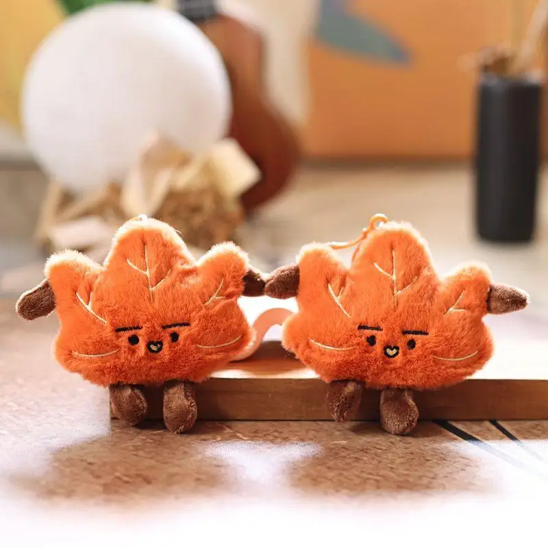 1 pz divertente e carino piccola foglia d'acero portachiavi in peluche coppia zaino pendente finta foglia decorazione bambola regalo