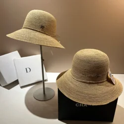 Ladies Summer New Little Bee Lafite Grass Sun Hat Outdoor Sunshade and Sunscreen Beach Hat Holiday Travel Folding Straw Hat