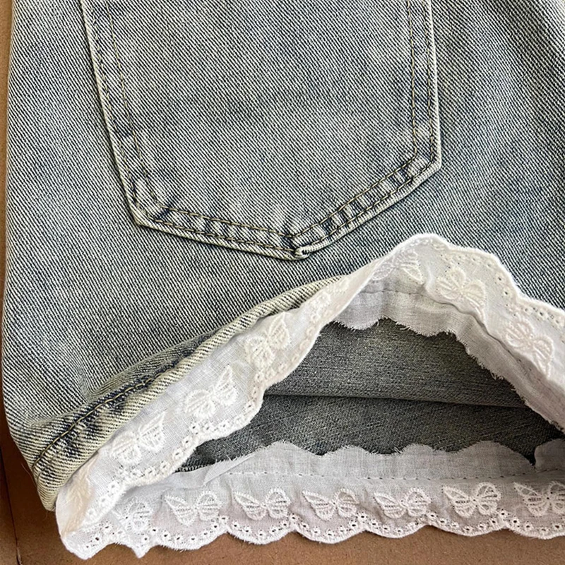 Pantaloncini di jeans con design a fiocco in pizzo nuovo da donna Estate nuovi pantaloni a gamba larga sottili a vita alta stile ampio alla moda