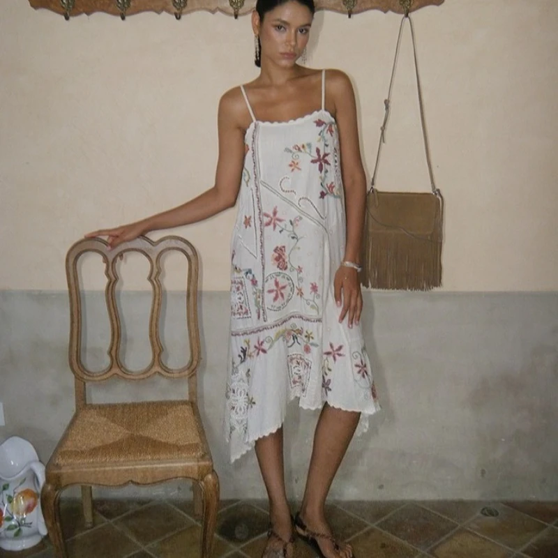 Boho Strand Ärmellose Träger Kleider Frauen Vintage Aushöhlen Floral Stickerei Baumwolle Lange Spitze Kleid Sommer Unregelmäßigen Saum Robe