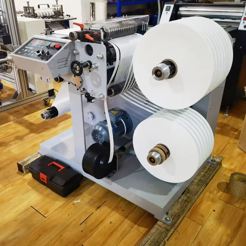Automatic glass fiber cloth slitting machine