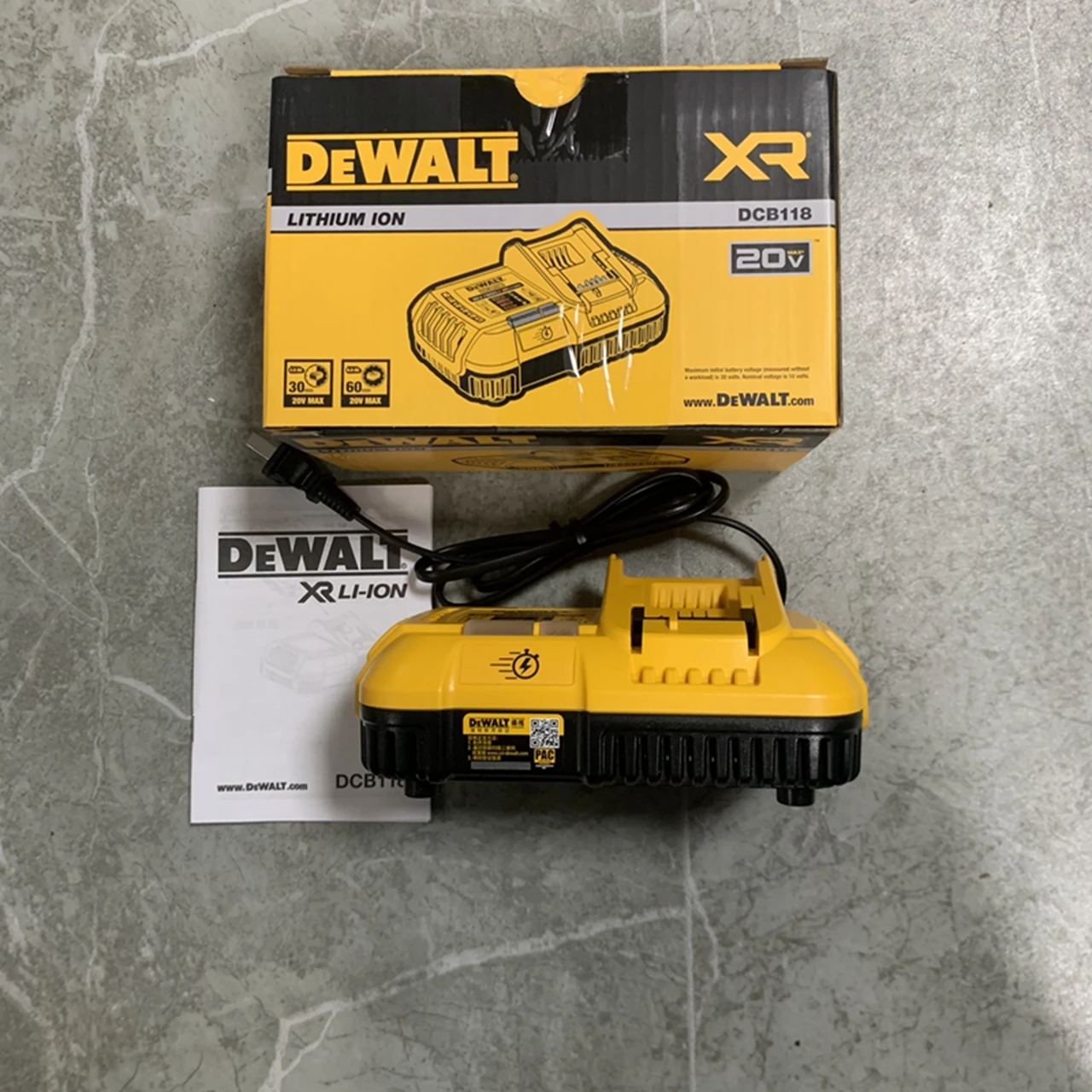 New DeWalt DCB118 20V MAX/ 60v Fan Cooled Fast Charger DCB118