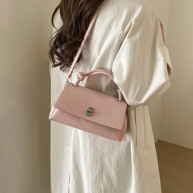 

Элегантная, простая и высококачественная женская сумка-мессенджер для повседневного использования, новинка 2026 года, универсальная наплечная сумка-багет