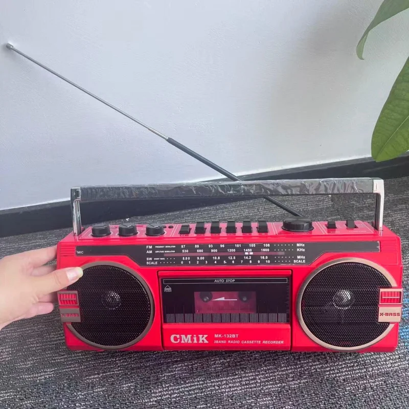 

Многофункциональный ретро-плеер 3-в-1: MP3-плеер, портативная стереоколонка с Bluetooth, перезаряжаемое AM/FM/SW-радио, USB, слот для карт TF, кассетный магнитофон