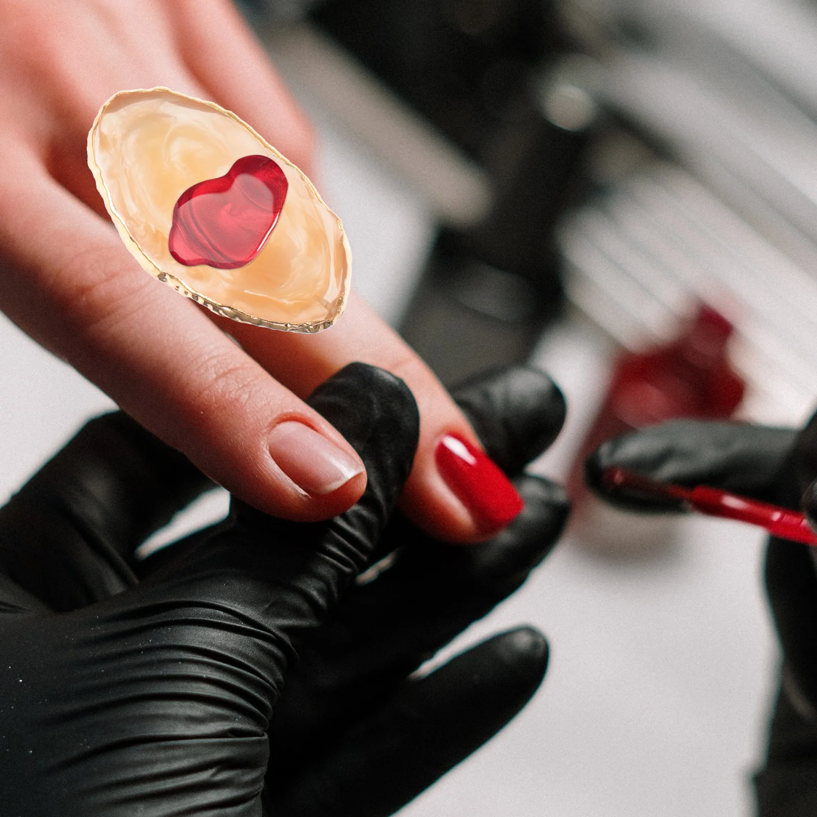 

6Pcs Resin Nail Art Ring Palette Color Mixing Plate Finger Holder for Nail Design and Lipstick Foundation Application