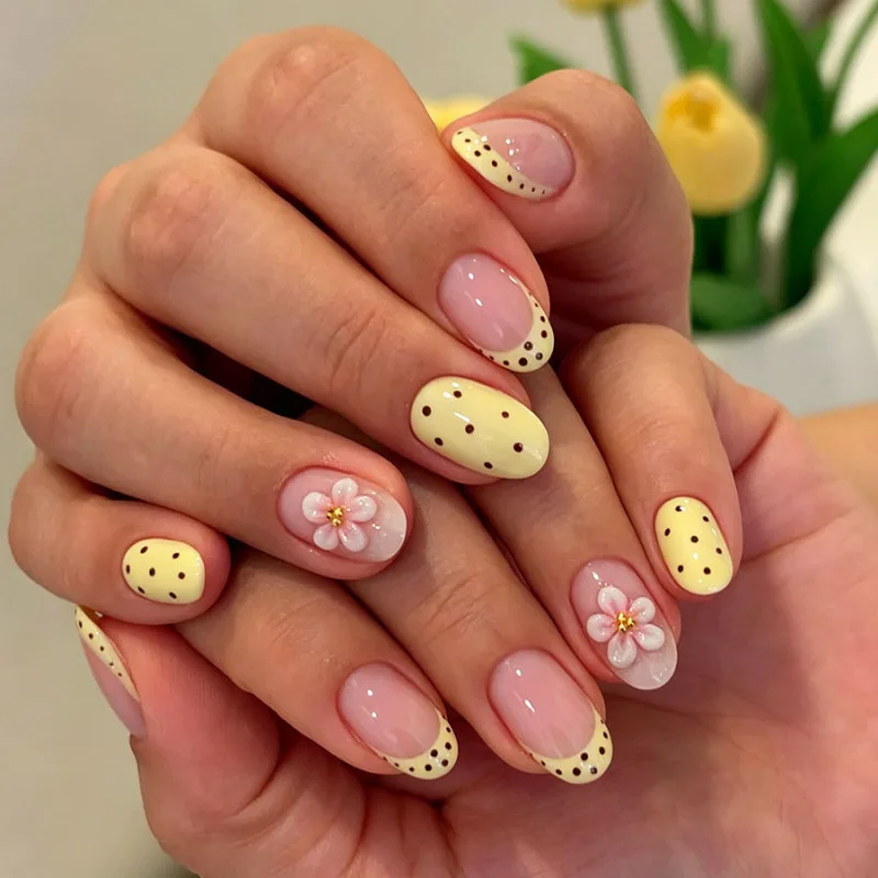 24 pieces of cross-border European and American short oval manicure, wearing small fresh cream yellow polka dot French flower nail pieces