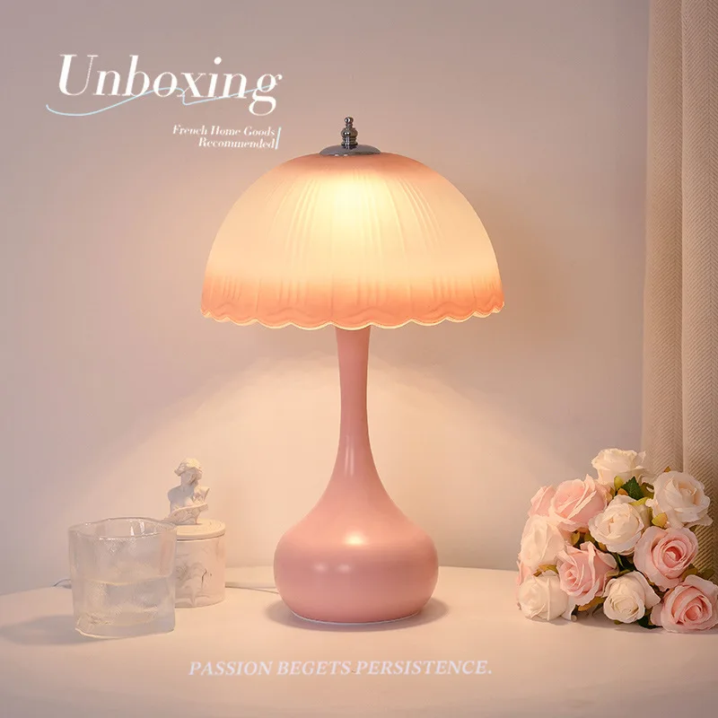 Modern Simple Petal Lampshade Bottle Table Lamp Nordic Romantic Style Bedside Study Living Room Atmosphere Desk Lamp LED Luster