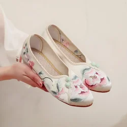 Elegant Streetwear Cheongsam Traditional Chinese Ethnic Style Shoes for Women Embroidery Womens Shoes Casual Fashion Vintage