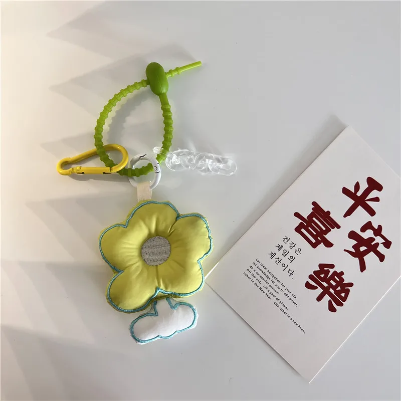 LLavero de flor pequeña y delicada, funda para auriculares con flores a juego de colores bonitos, llavero de coche para niña, colgante para bolso, regalo para niña, 1 ud.