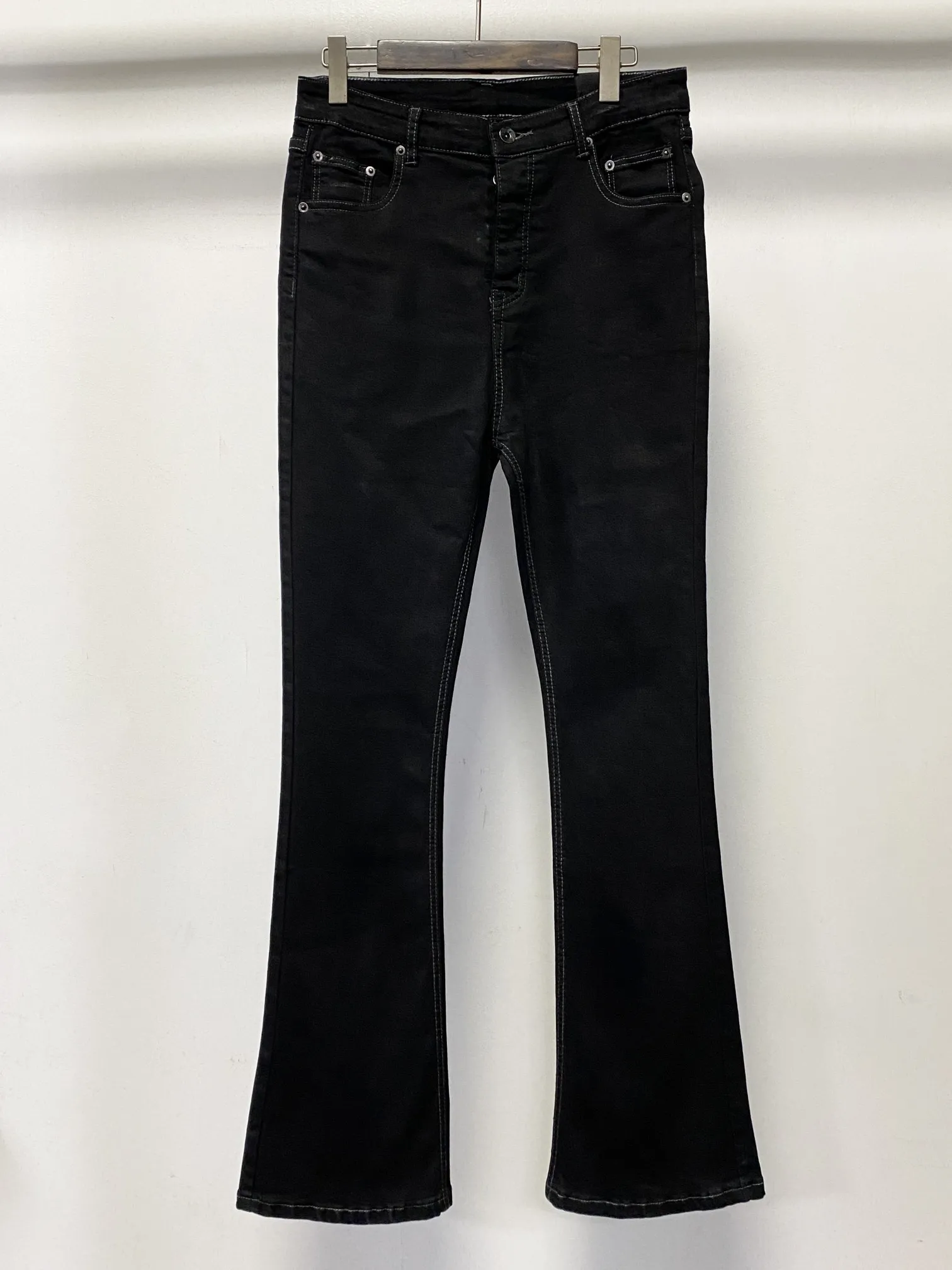 Owen Seak Men Oil Wax Denim Jeans Classic Gothic Odzież męska Coated Bell-Bottoms Hip Hop Solid Black Slim Pants Rozmiar XL
