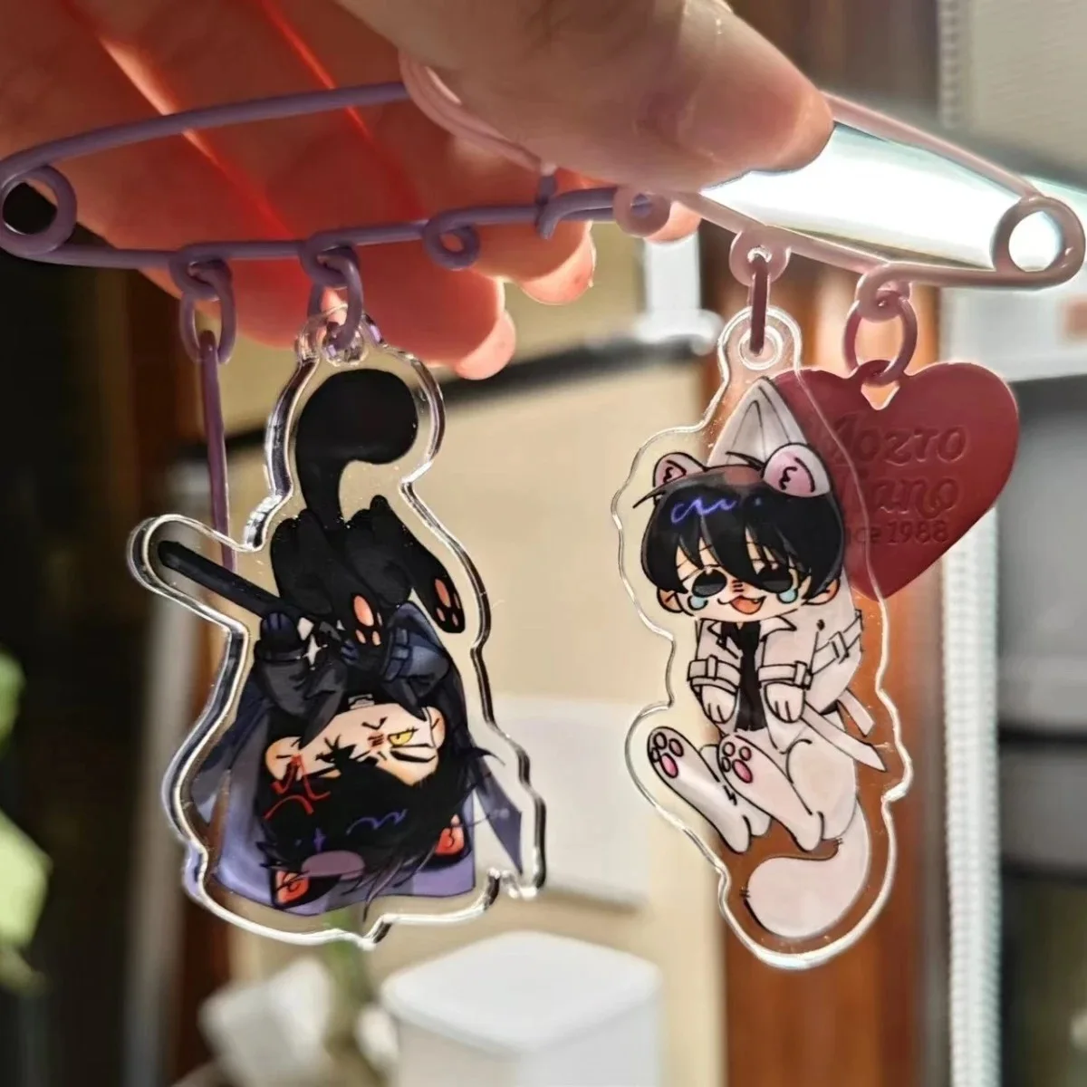 

From the perspective of omniscient readers, the surrounding gold only child acrylic keychain decoration