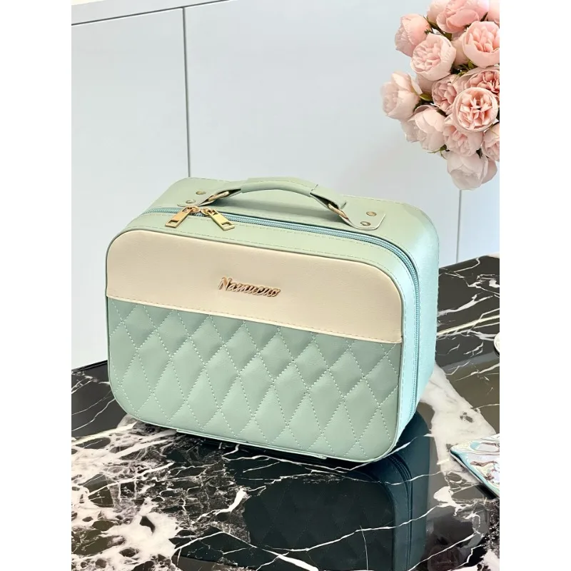 

Косметичка LED с подсветкой и зеркалом, нишевый кейс для косметики, вместительный портативный многофункциональный органайзер для хранения