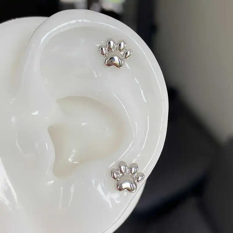 1 Pcs Cute Puppy Paw 316L Titanium Steel Ear Bone Nail Studs,New Fashion Luxury-Style Ear Jewelry for Women Y2K Earrings Jewelry