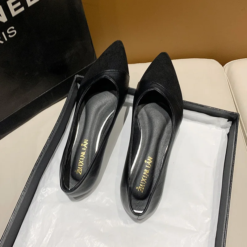 รองเท้าส้นแบนหัวแหลมสไตล์เกาหลีใหม่ ฤดูใบไม้ร่วง-ฤดูหนาว ปี 2025 สำหรับผู้หญิง สไตล์มินิมอลลำลอง เหมาะสำหรับใส่ทำงาน แบบสวม