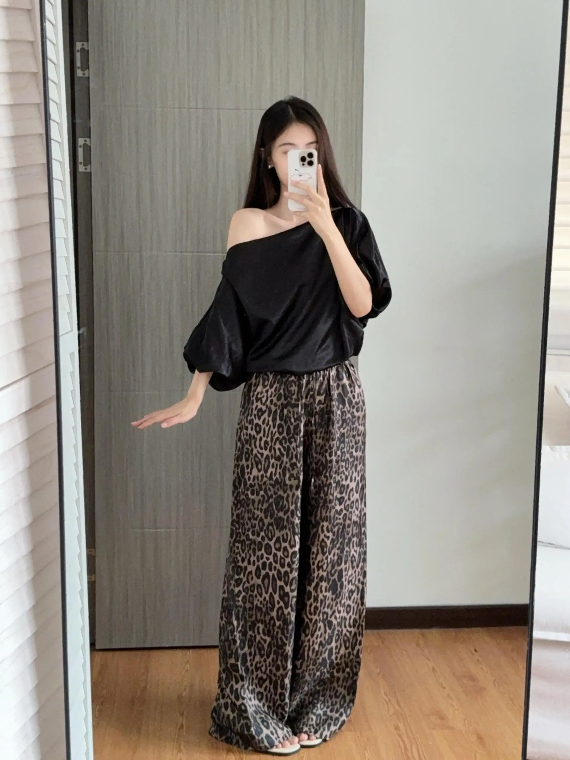 

Элегантная черная асимметричная рубашка с пышными рукавами, женская летняя универсальная рубашка с короткими рукавами в корейском стиле