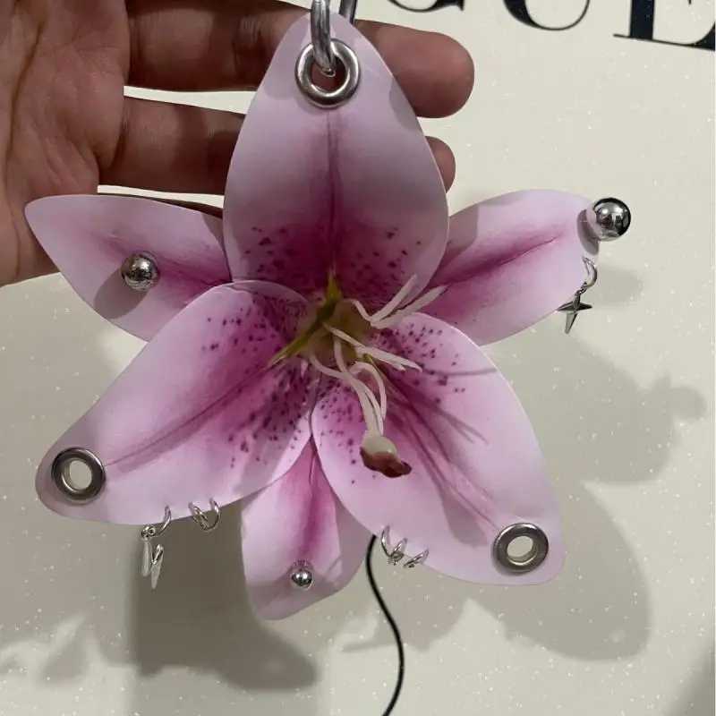 Porte-clés en forme de lys à rivets pour femmes et filles, élégant, Simulation de fleurs, en tissu, pendentif de sac à la mode, accessoires cadeau
