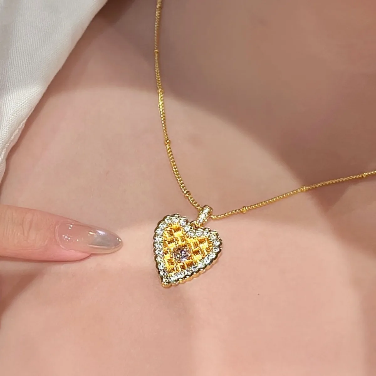 Grid Checkered Heart CZ Necklace 18K Gold Plated Cubic Zirconia Border Textured Heart Pendant Dainty Chain Women Fashion Jewelry