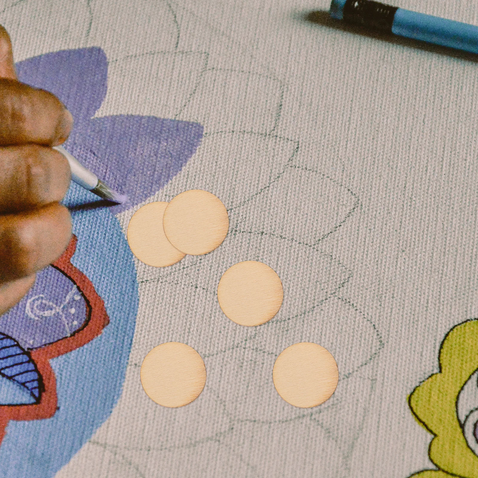 

200Pcs DIY Wooden Craft Blank Round Wood Slices Unfinished Wooden Pieces for Painting Wedding Ornament Decoration