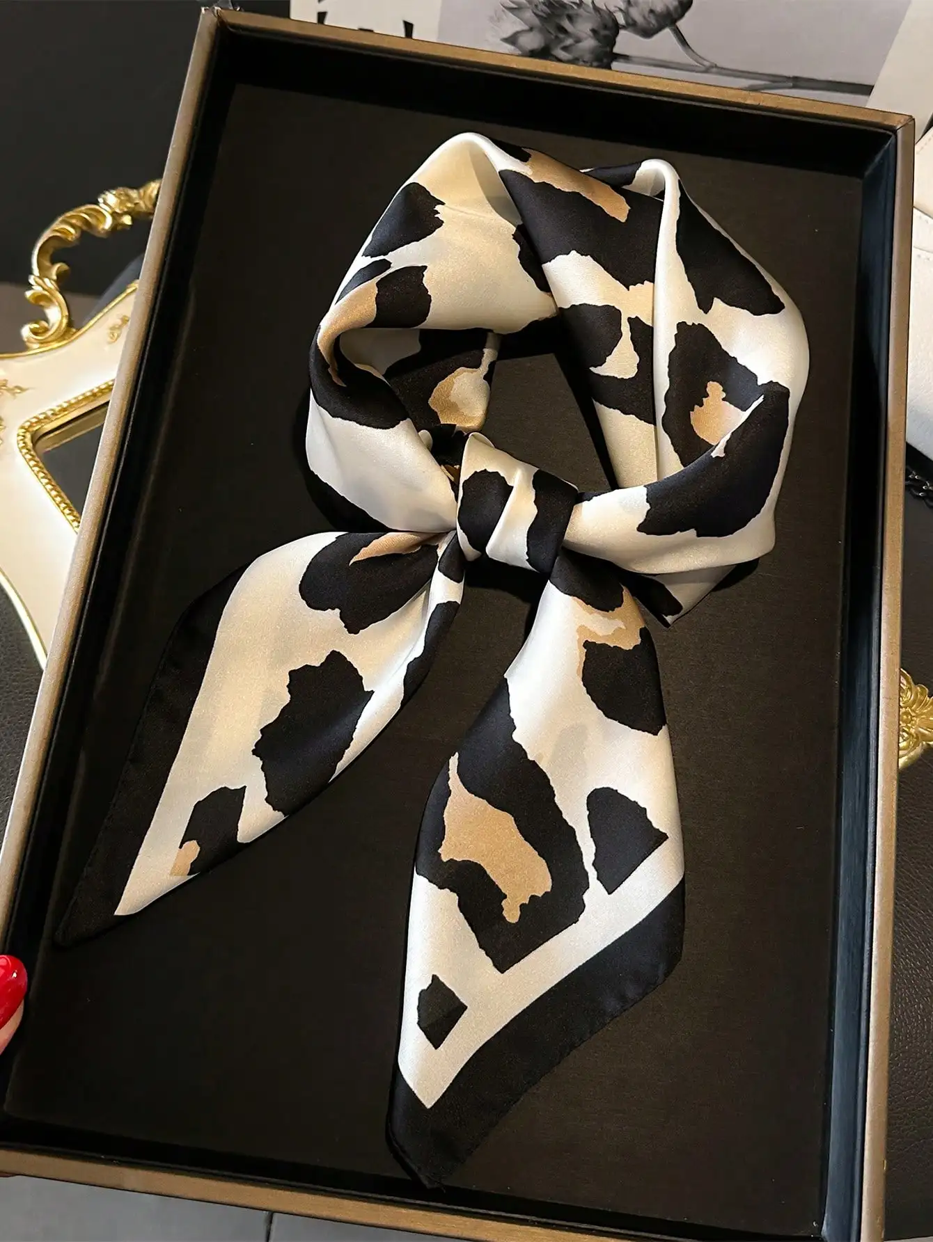 

Vintage Leopard Print Satin Scarf, Multipurpose Faux Silk Neck Scarf for Women