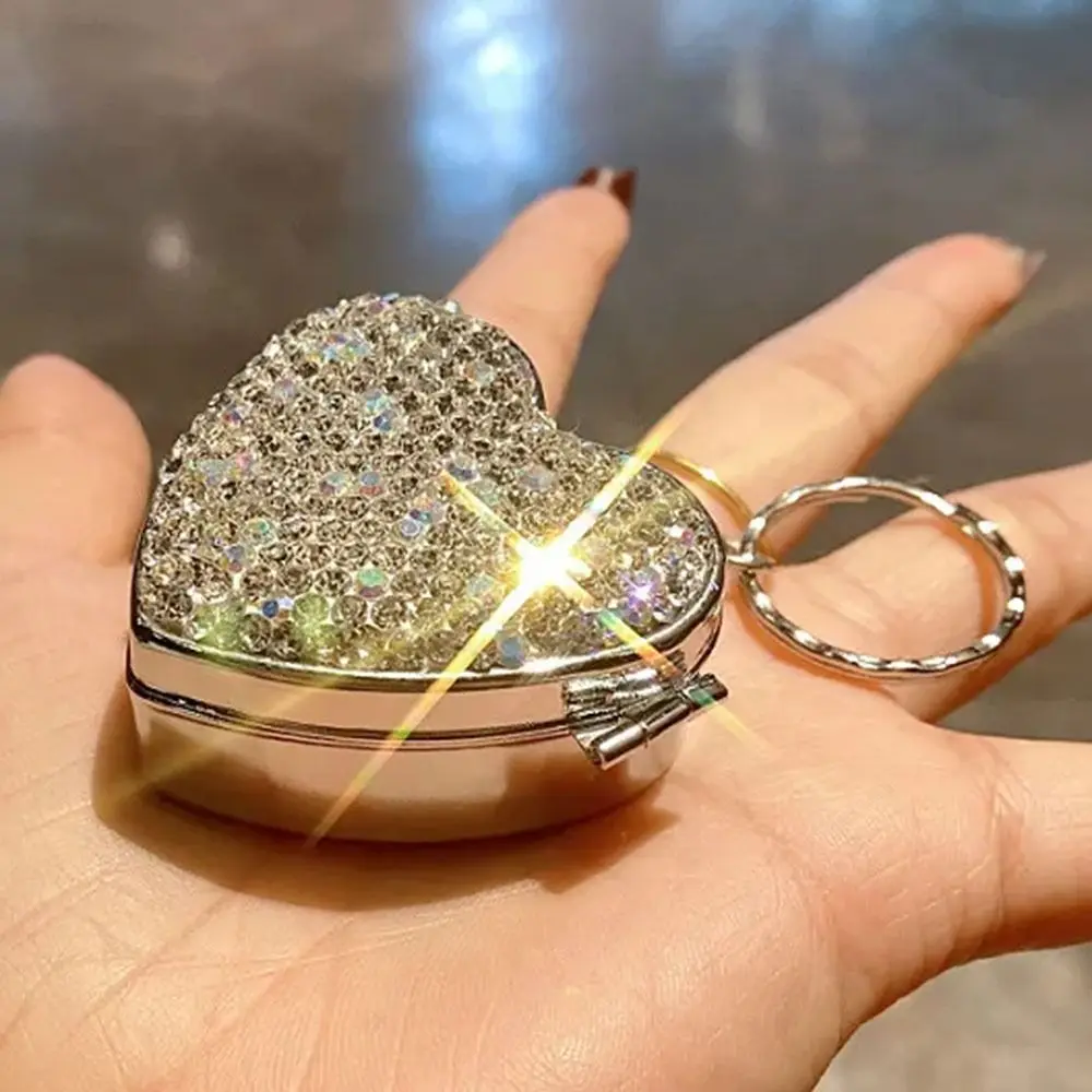 

Блестящая мини-металлическая коробка для таблеток со стразами, портативная коробка для хранения лекарств в форме сердца, блестящий водонепроницаемый органайзер для таблеток для путешествий, домашний