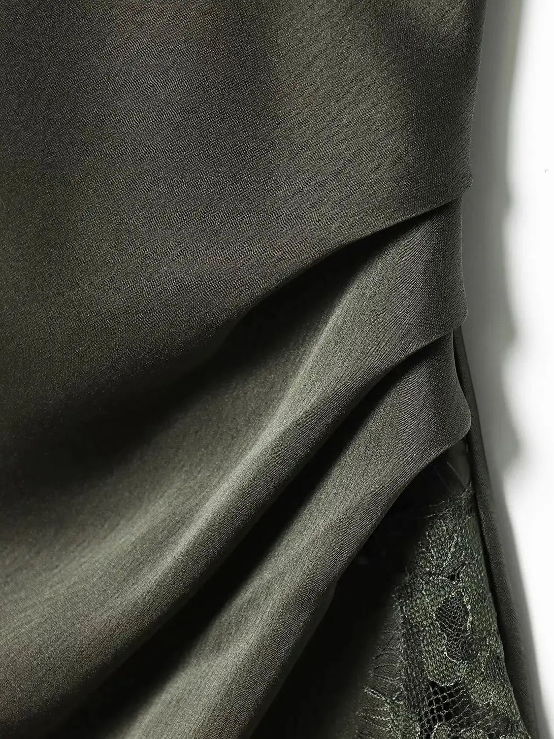 2026 Abito da donna europeo elegante verde scuro in raso di seta con canotta in pizzo e fionda Abito da sera vintage senza maniche da donna