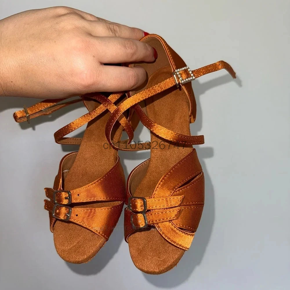 

Танцевальные туфли для латиноамериканских и бальных танцев для девочек и женщин, на низком каблуке, для танго, джаза, сальсы, танцевальные сандалии