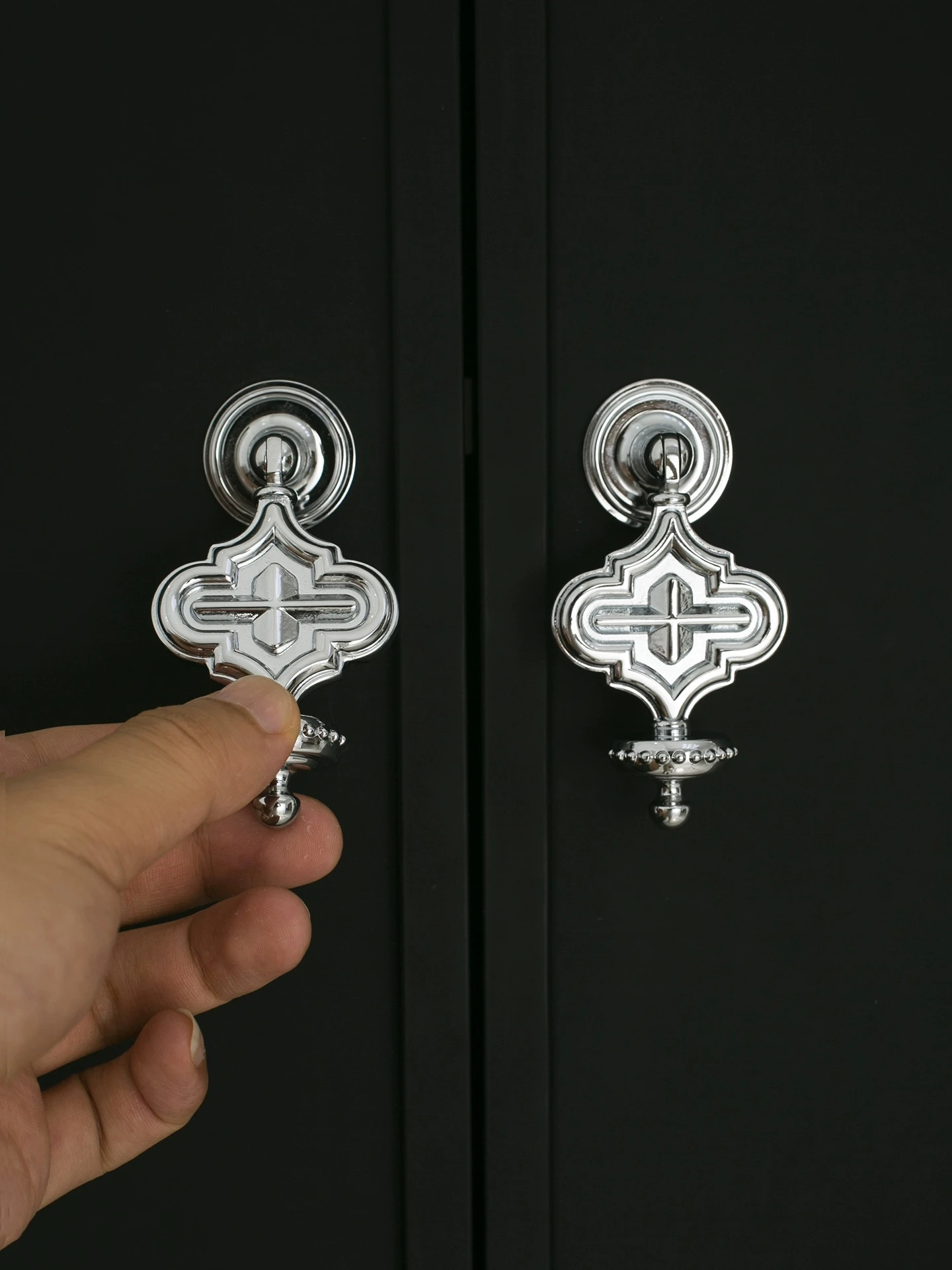 

French Medieval Vintage Furniture Brass Handles Silver Wardrobe Door Handles Cabinet Door Handle Drawer Cabinet Pendant Handles