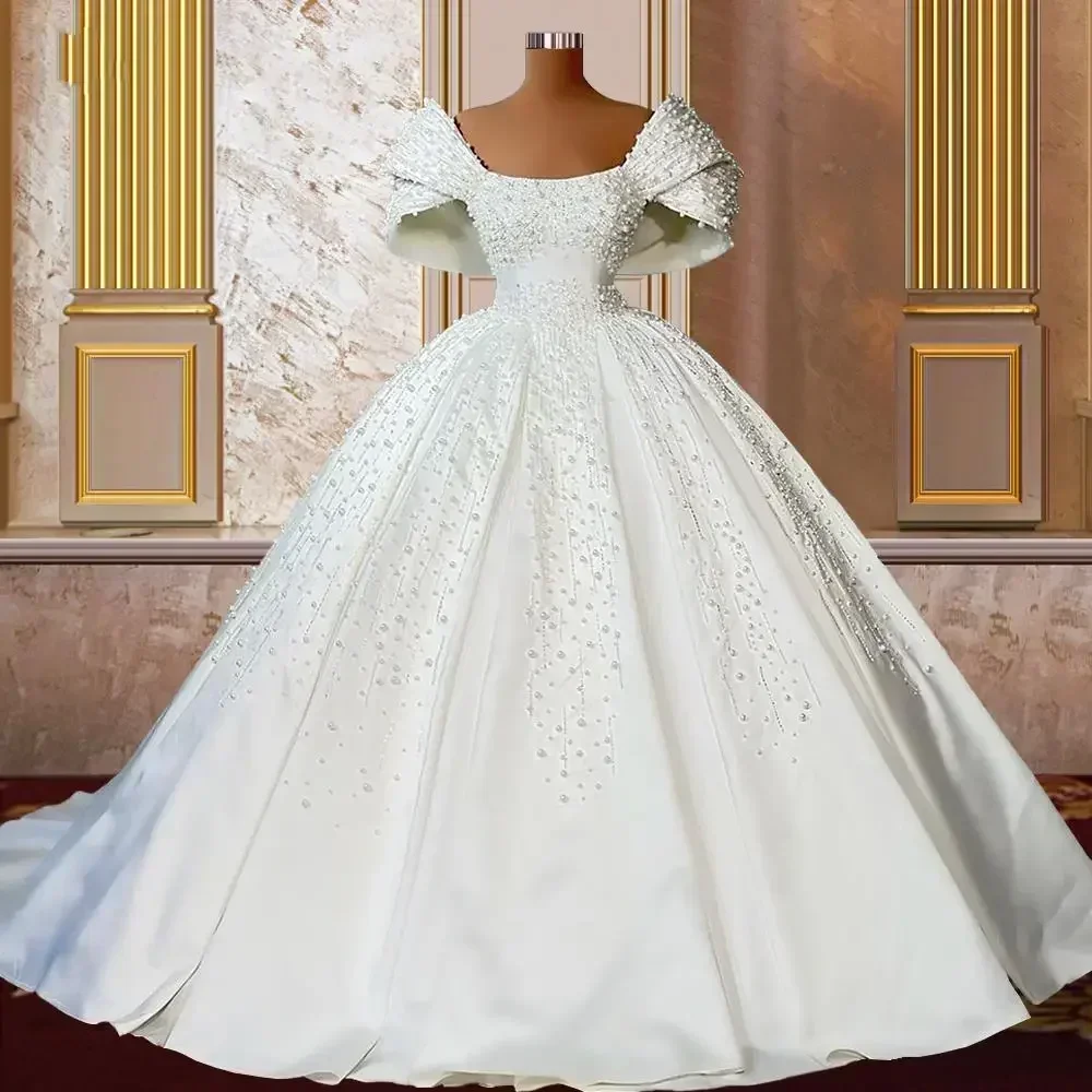 Maßgeschneiderte, schulterfreie Ballkleider mit aufwendiger Handarbeit, Perlen und Pailletten, Brautkleider mit Schleppe, Plus-Size-Modelle, Brautkleider mit kurzen Ärmeln.
