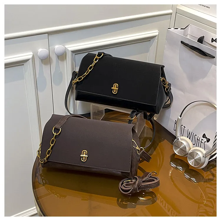 حقيبة كتف نسائية كلاسيكية من جلد البولي يوريثان بلون سادة حقيبة كتف نسائية فاخرة من جلد الغزال الصناعي حقيبة كروس متعددة الاستخدامات للإبط