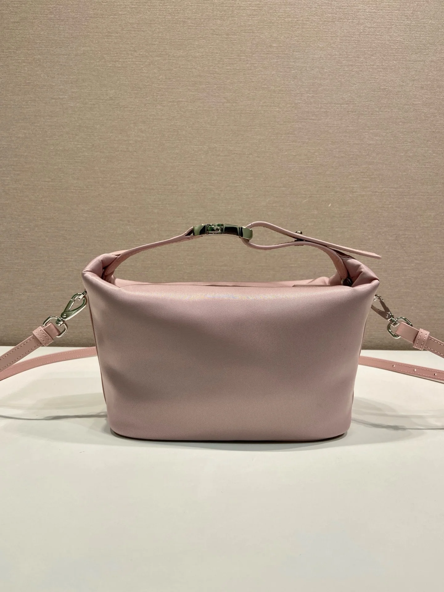 2026 High-End Simple Leather Handbag Casual Commuting Crossbody Bag for Women