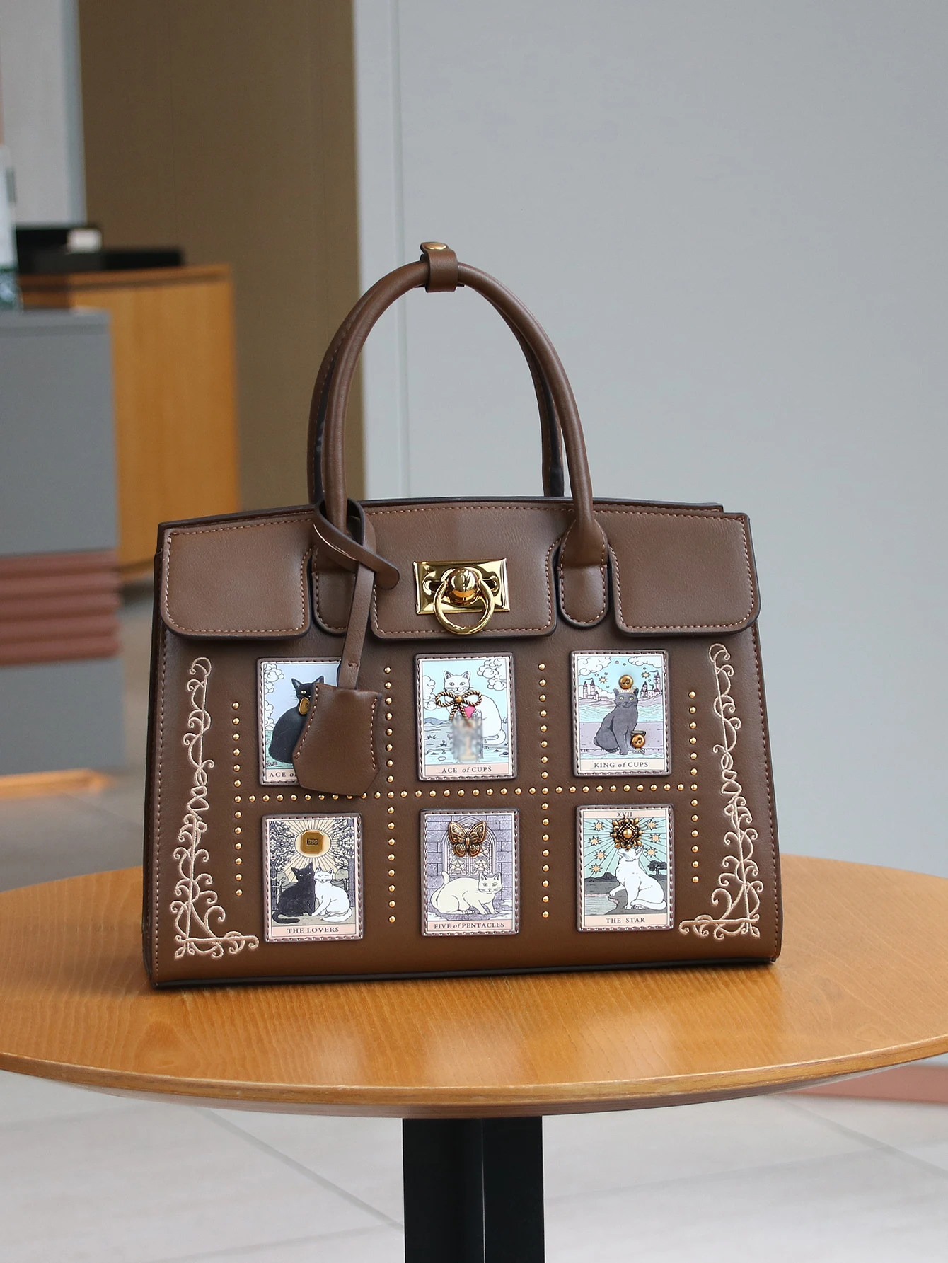 Fashion Luxury 2026 Handbag with High Capacity and High Sense, Elegant Temperament, Ladies Tote Bag, Elf Cat Heavy Industry Desi