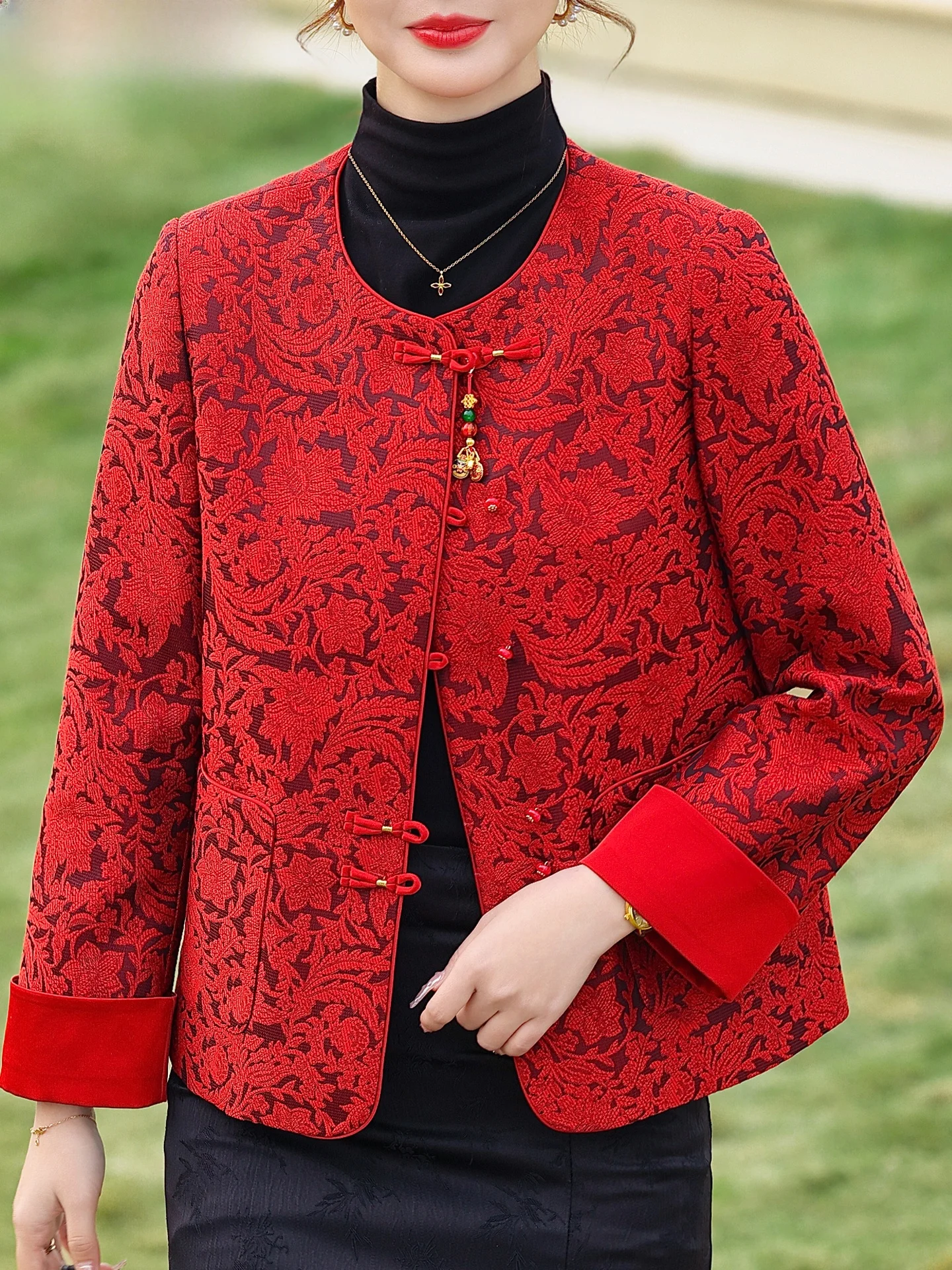 

Новая китайская весенняя верхняя одежда для женщин: повседневный вязаный жакет с цветочным узором в женственном стиле