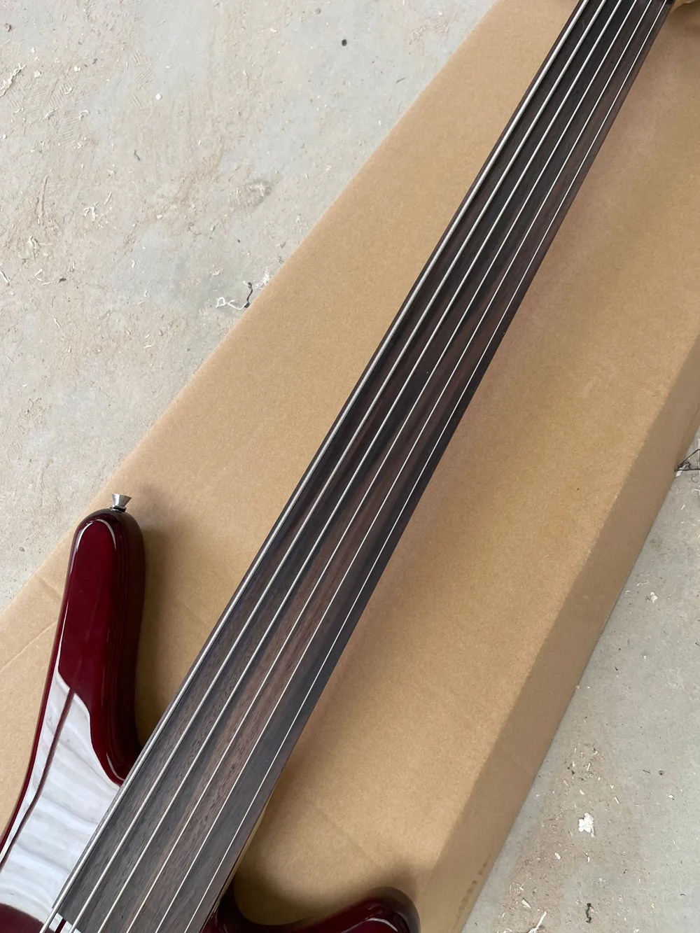 6 Strings Electric Bass Guitar with Fretless Fretboard ,Chrome Hardware,Provide customization