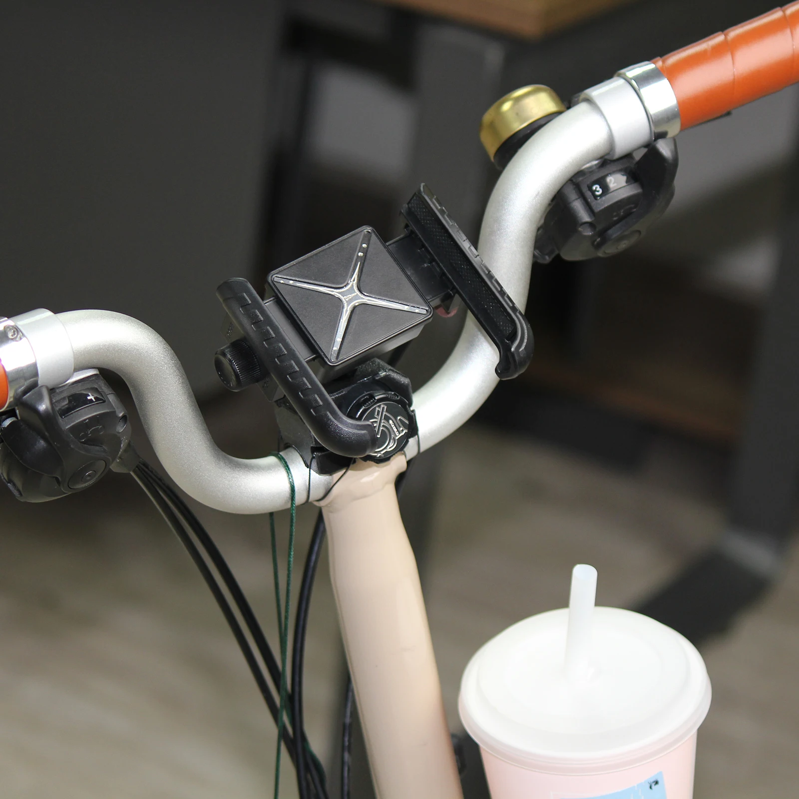 Uchwyt rowerowy na telefon komórkowy DC do różnych modeli, do rowerów składanych Brompton, antypoślizgowy, z regulacją rozmiaru.