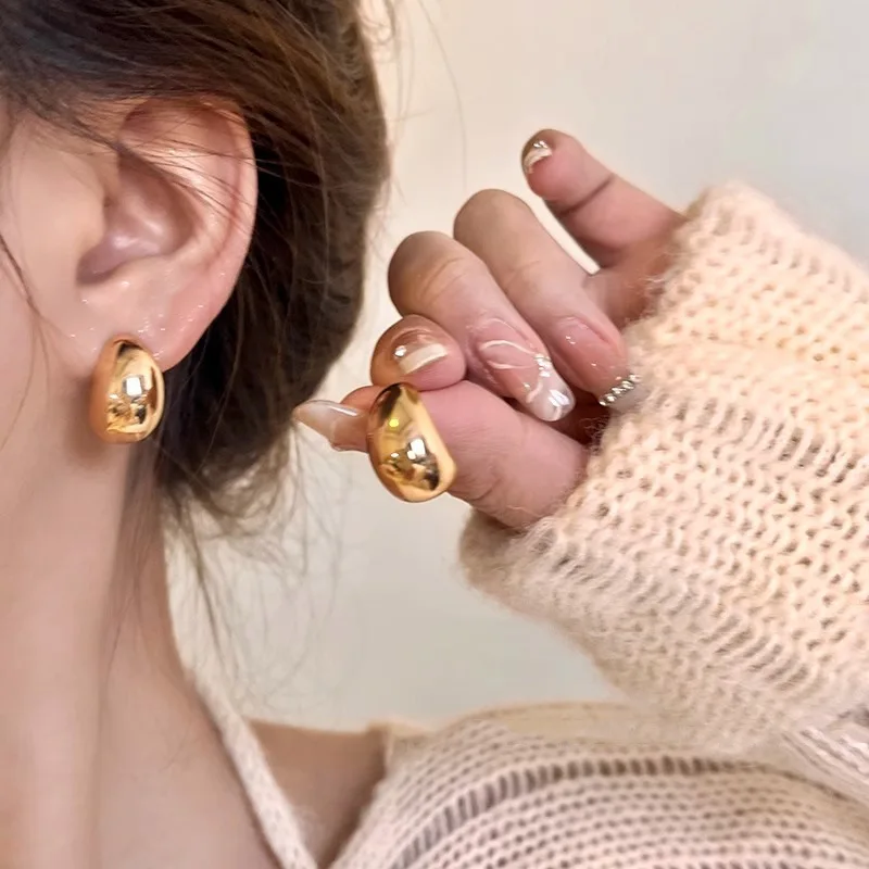 شعور عال من الأقراط المعدنية الفاخرة للإناث ، تصميم المتخصصة ، شخصية جديدة ،