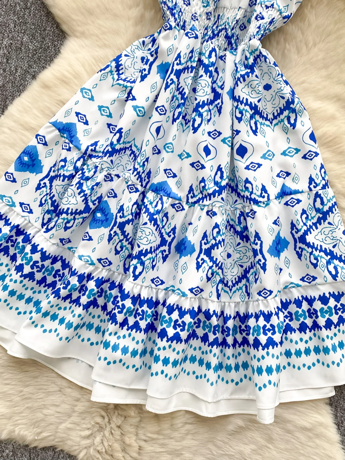 Abito da donna con stampa con scollo all'americana in stile corte di lusso leggero Abito lungo sottile chic estivo da donna Boho Beach Party Club