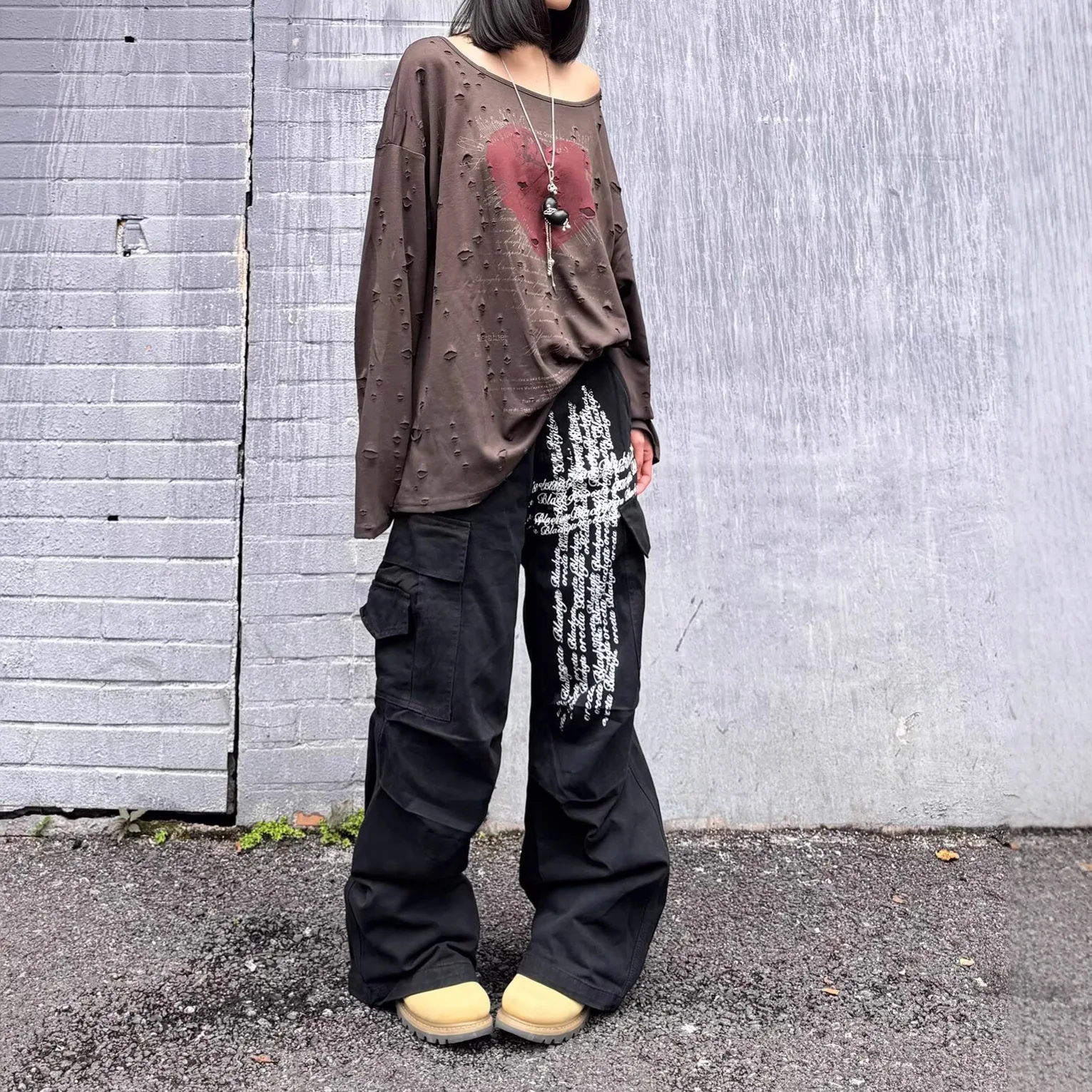 MWJLPWQ جينز رجالي مطبوع عليه حروف سوداء للجنسين نمط الشارع الأمريكي مغسول فضفاض متجعد متخصص جيب كبير بنطال ذو قصة أرجل واسعة 12001